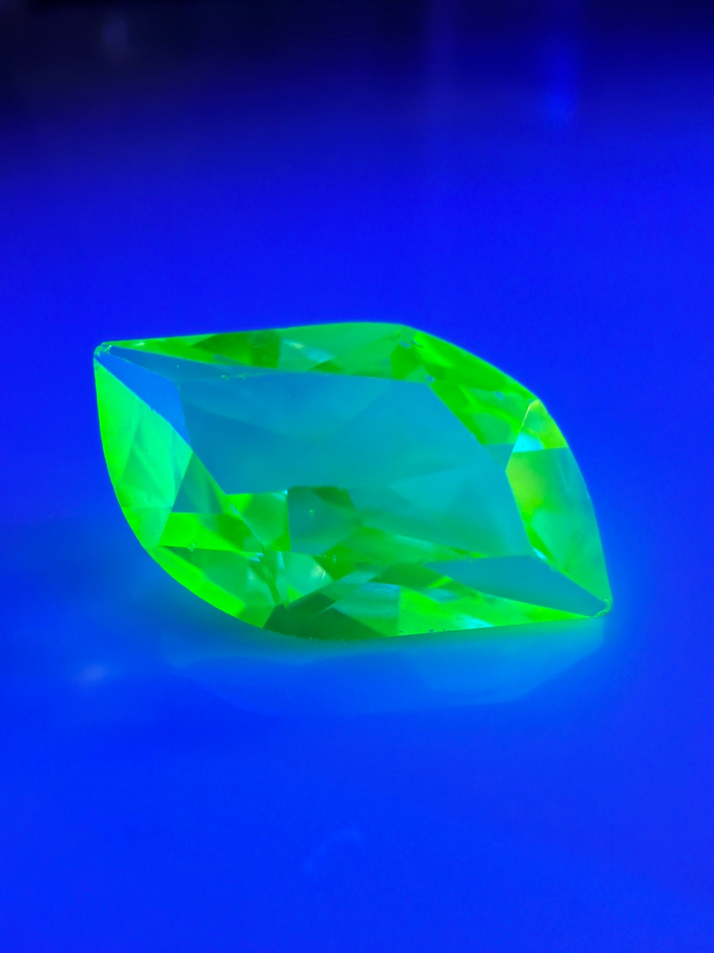Eye Shaped Cut Uranium Glass 6.90cts
