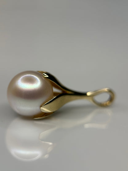 YG Pearl Pendant