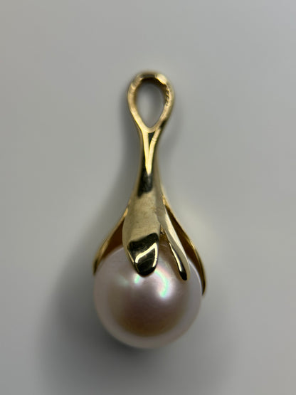 YG Pearl Pendant