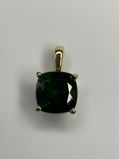 Cushion Cut Chrome Diopside Gold Pendant