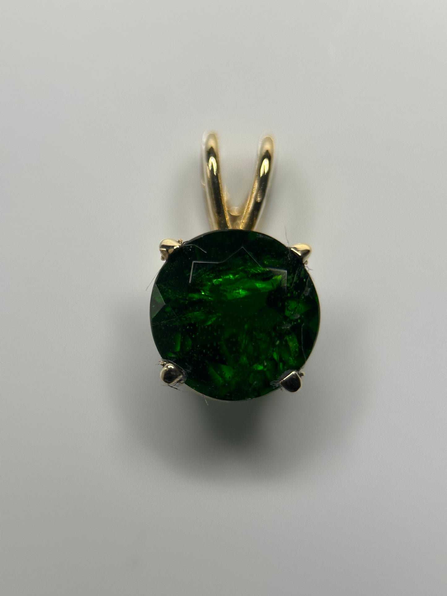 Round Chrome Diopside Gold Pendant